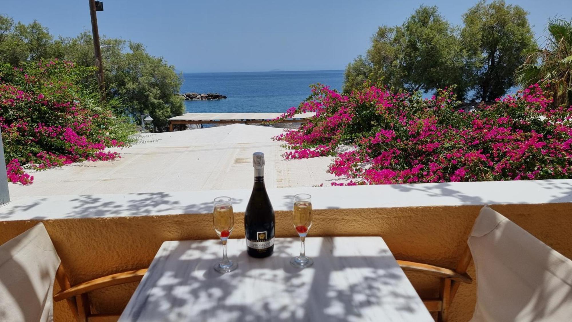 Nostos Beach (Adults Only) Kamári Екстериор снимка